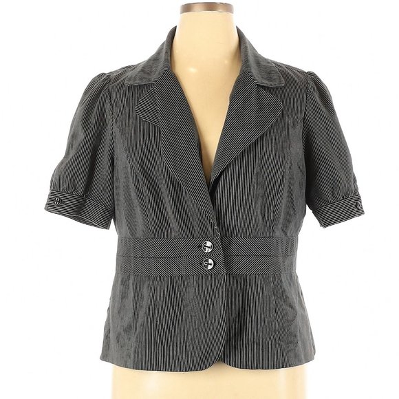 Size 16 Studio 1940 Short Sleeve Black and Grey Pinstripe Blazer - Picture 1 of 2